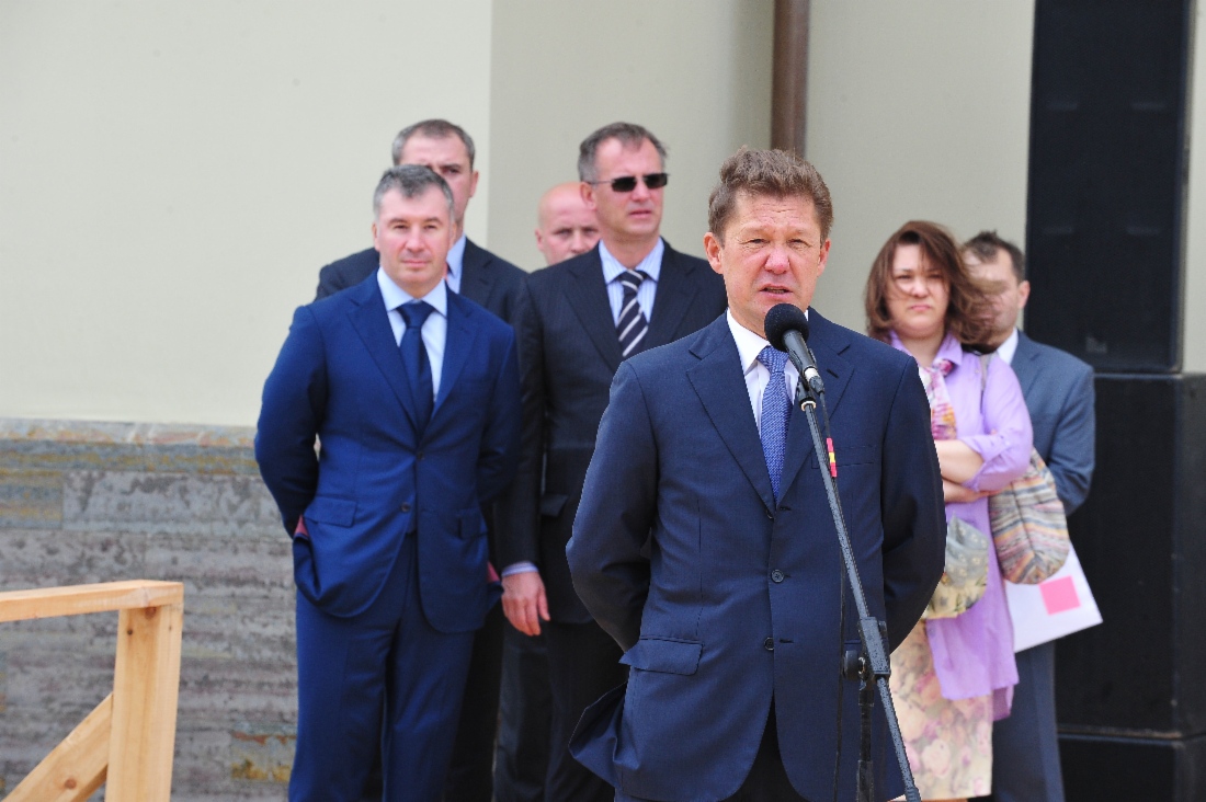 В Санкт-Петербурге Алексей Миллер принял участие в торжествах по случаю установки крестов на восстанавливаемой церкви Смоленской иконы Божией Матери